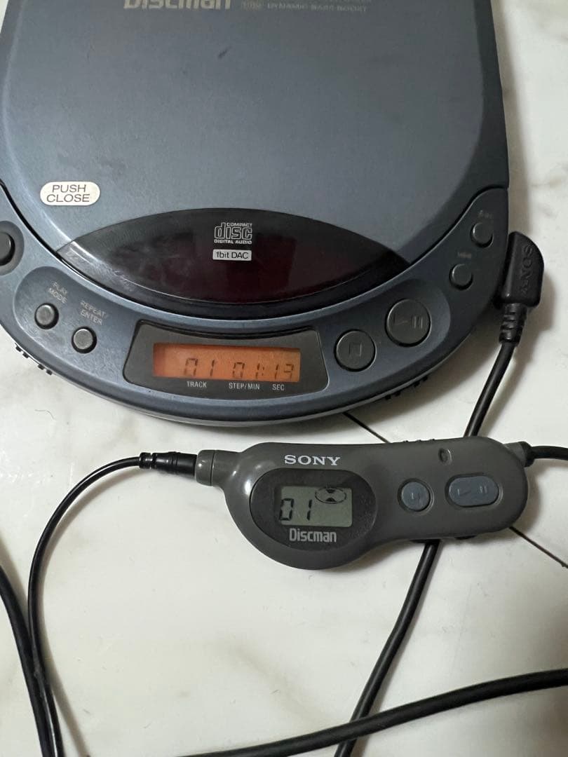 動作確認済SONY CDウォークマン D-223Discman CDプレーヤー