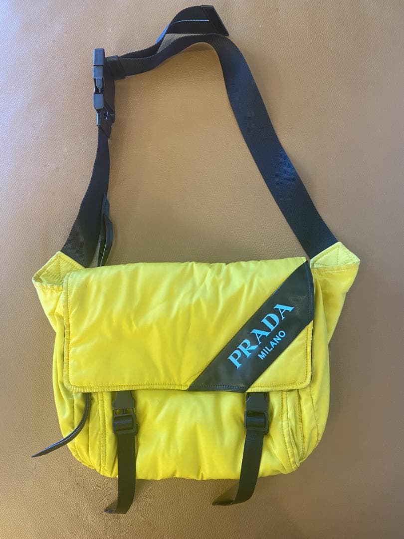 PRADA プラダ ボディバッグ ナイロン イエロー