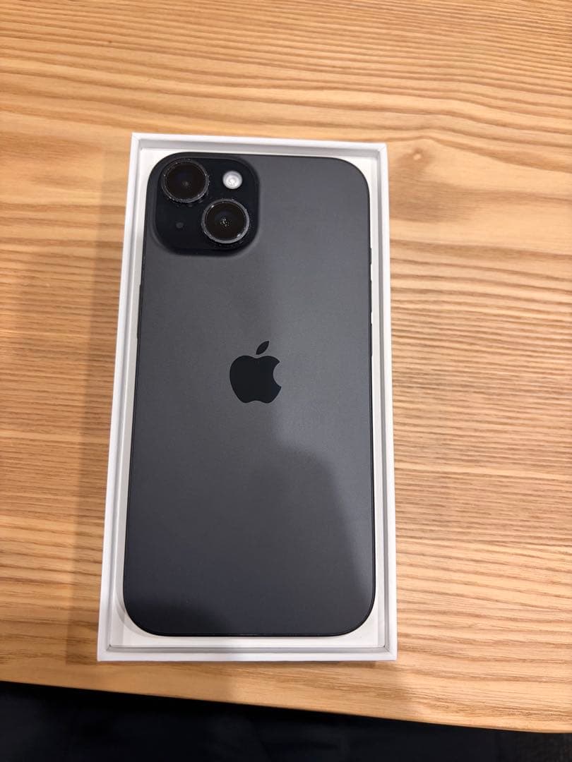 トンボ　iPhone15 128GB ブラック　Apple Store