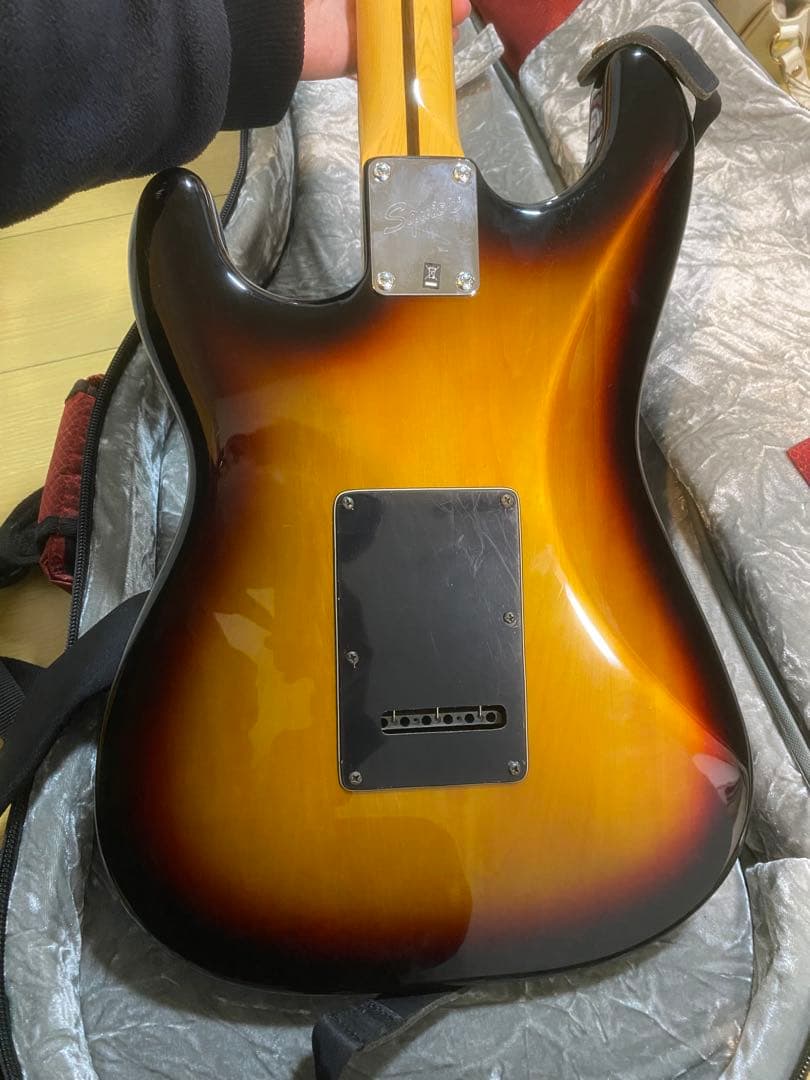 騎*谷様 【Squier Stratocaster エレキギター ケース付き】