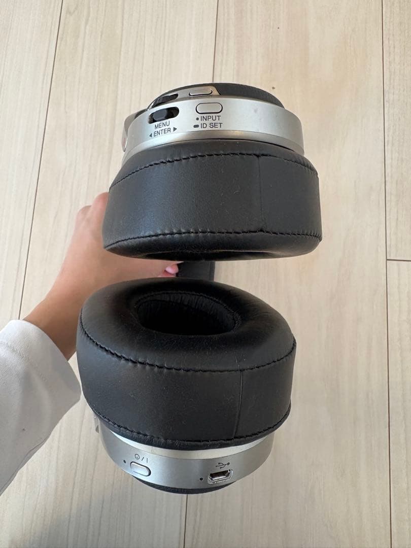 【美品】SONY ワイヤレスサラウンドヘッドホン MDR-HW700