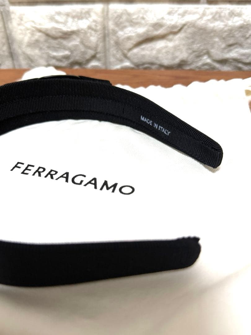 FERRAGAMO ブラックヘアバンド