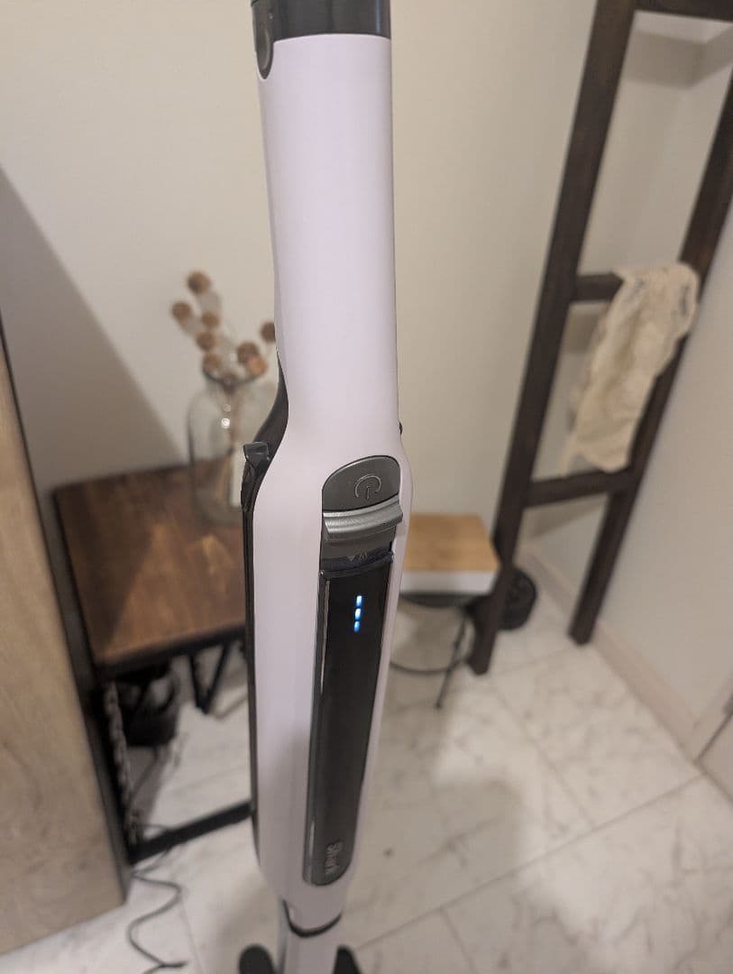 き*く様 Shark CS300JWH コードレス掃除機 充電スタンド付 動作品