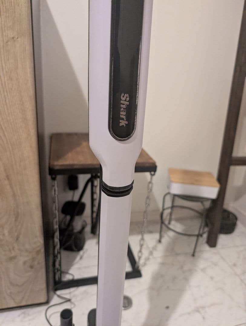 き*く様 Shark CS300JWH コードレス掃除機 充電スタンド付 動作品