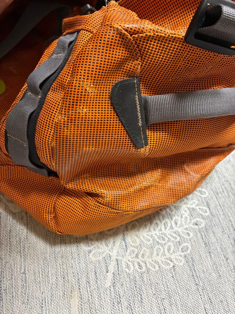 patagonia ブラックホールダッフルバッグ　オレンジ