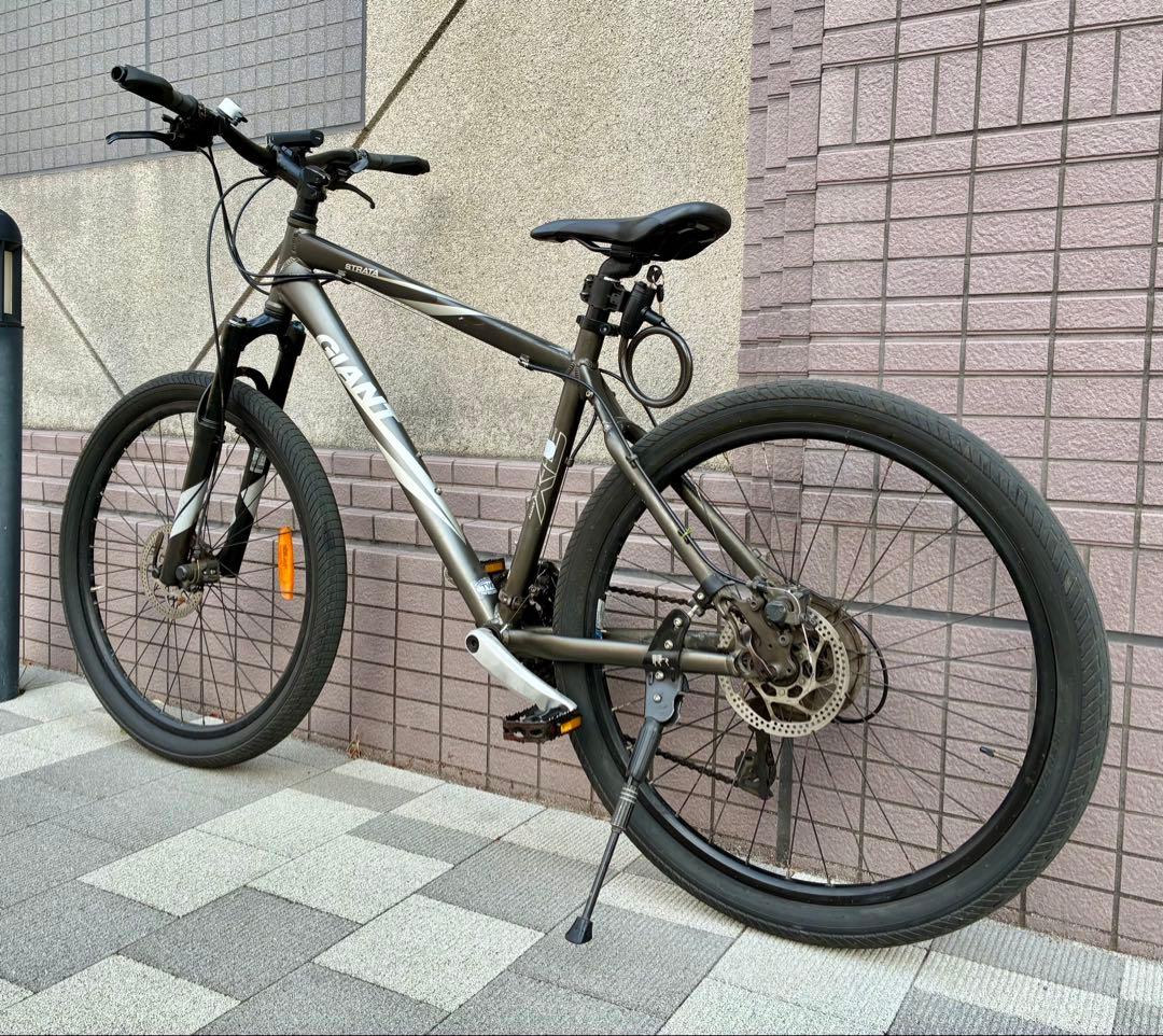GIANT. STRATAマウンテンバイク　18 24段東京　自転車