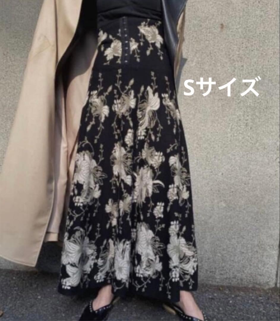 【美品】オーバーハイウエストニットスカート　AMERI VINTAGE 黒花柄
