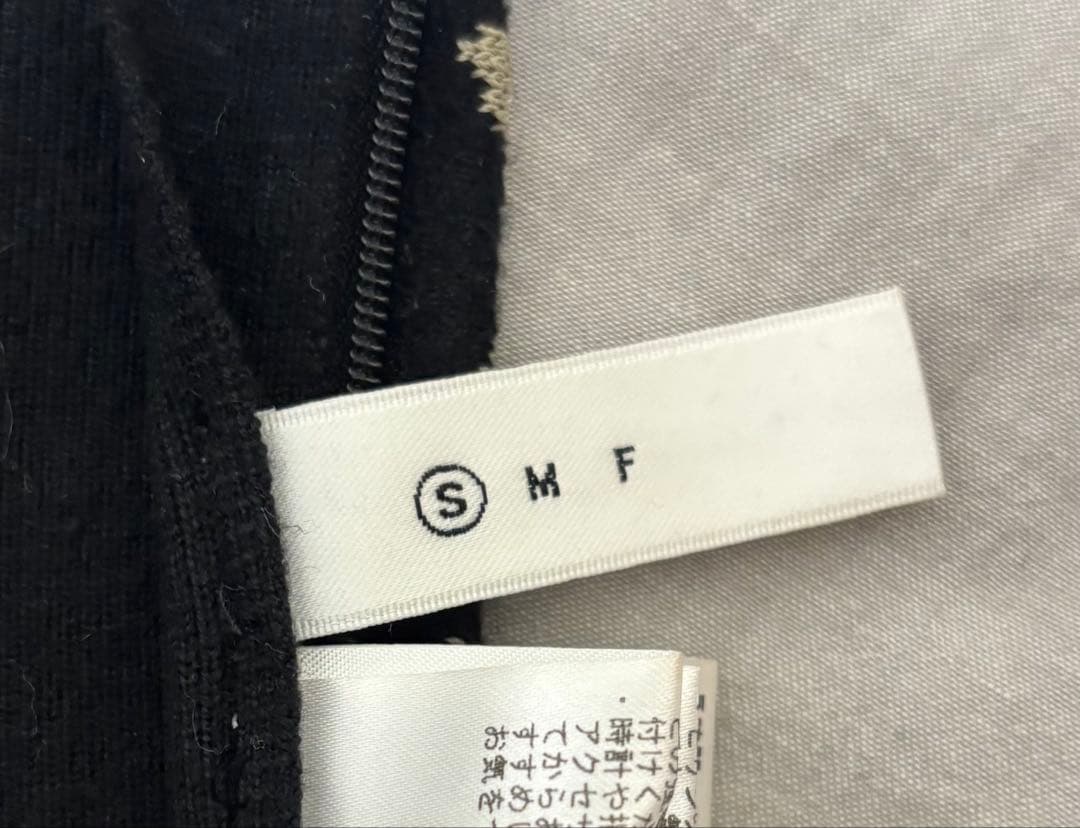 【美品】オーバーハイウエストニットスカート　AMERI VINTAGE 黒花柄