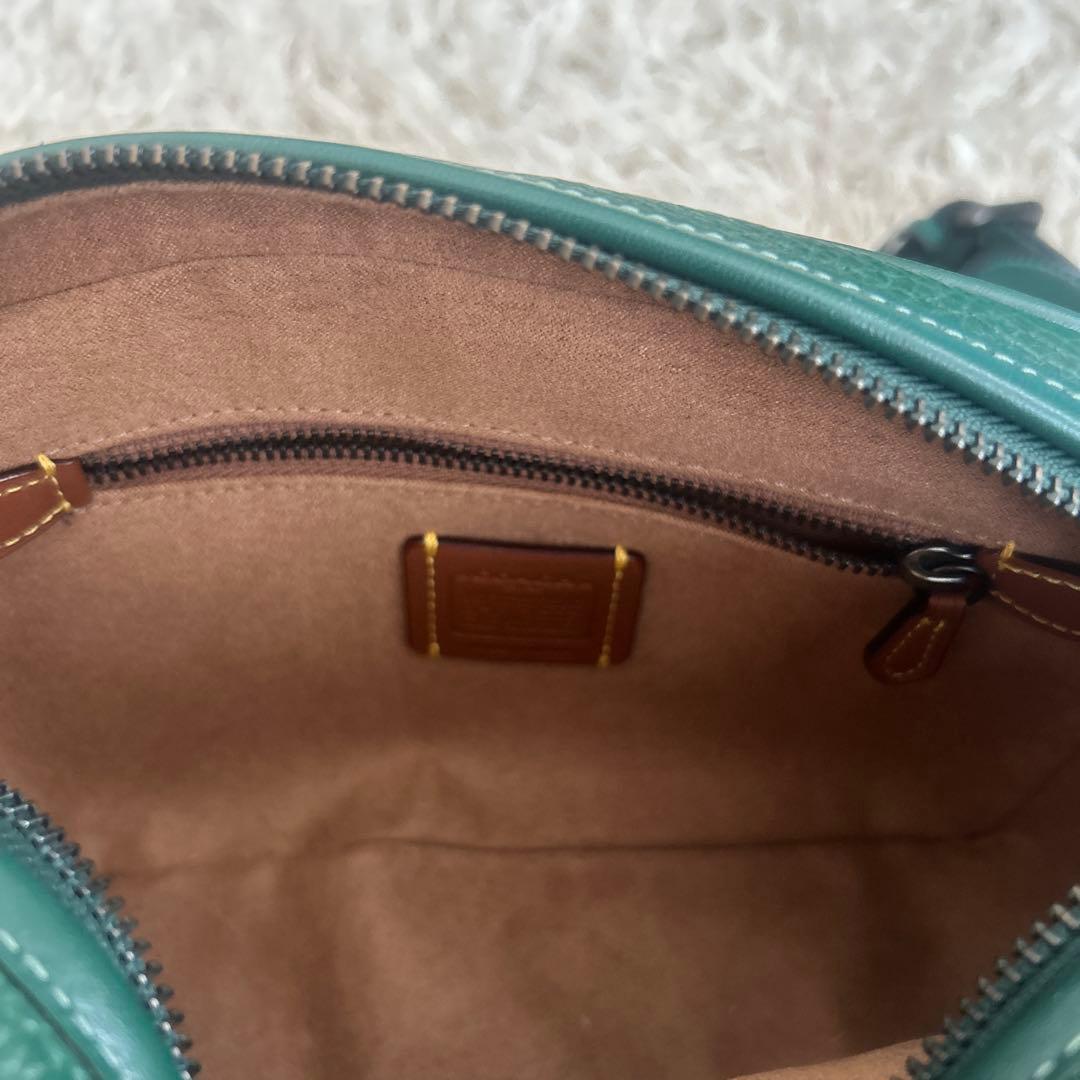 COACH グリーンレザー ボディバッグ