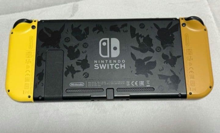 ニンテンドースイッチ　ピカブイモデル　プロコン　ソフト付き