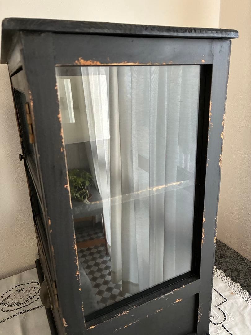 現行品　アンティーク風　引き出し付きキャビネット　小さめ　飾り棚