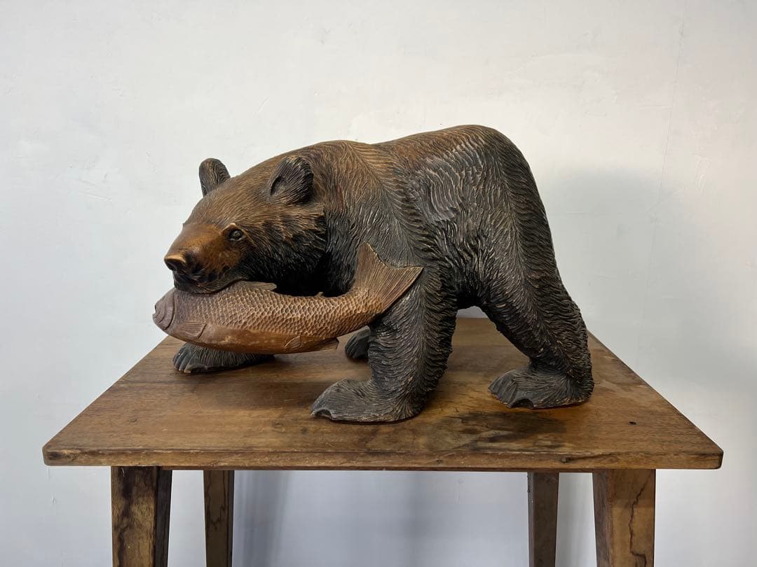 クマの彫刻　木彫　オブジェ
