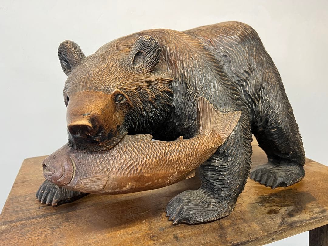 クマの彫刻　木彫　オブジェ