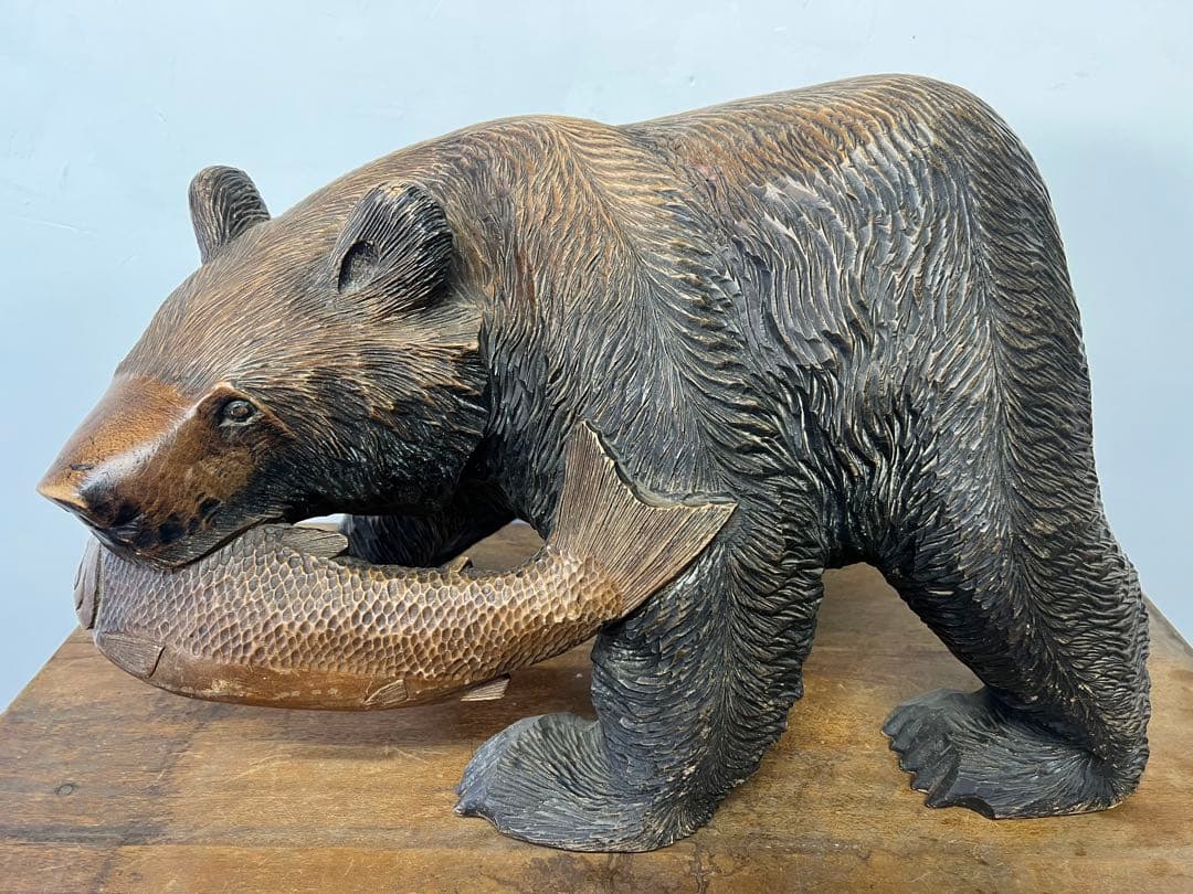 クマの彫刻　木彫　オブジェ