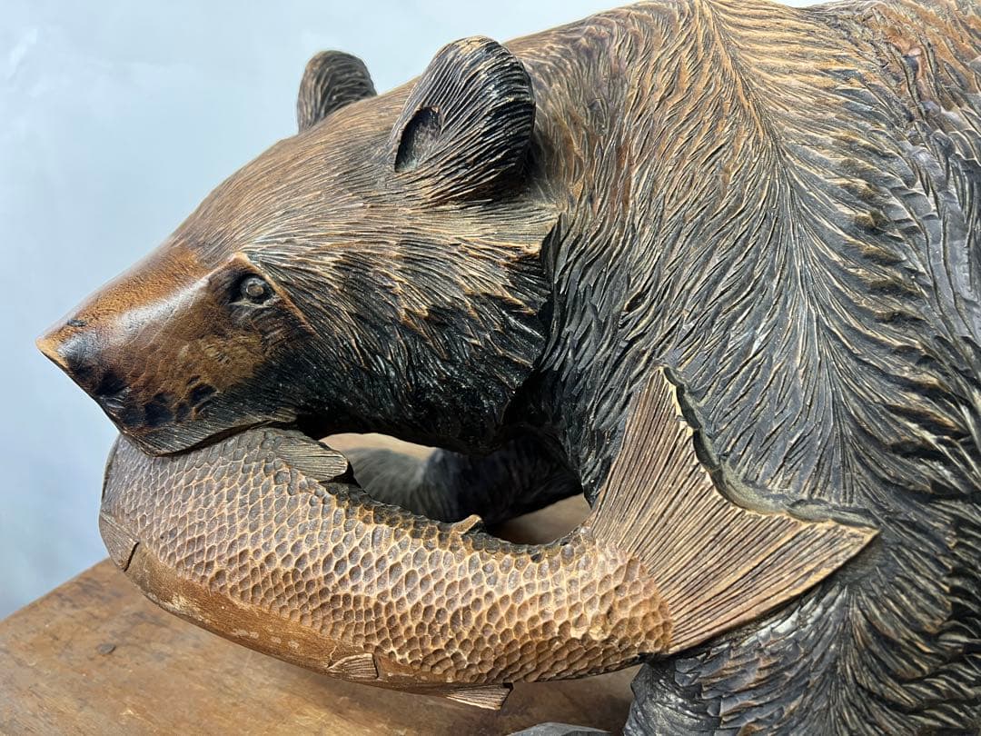 クマの彫刻　木彫　オブジェ