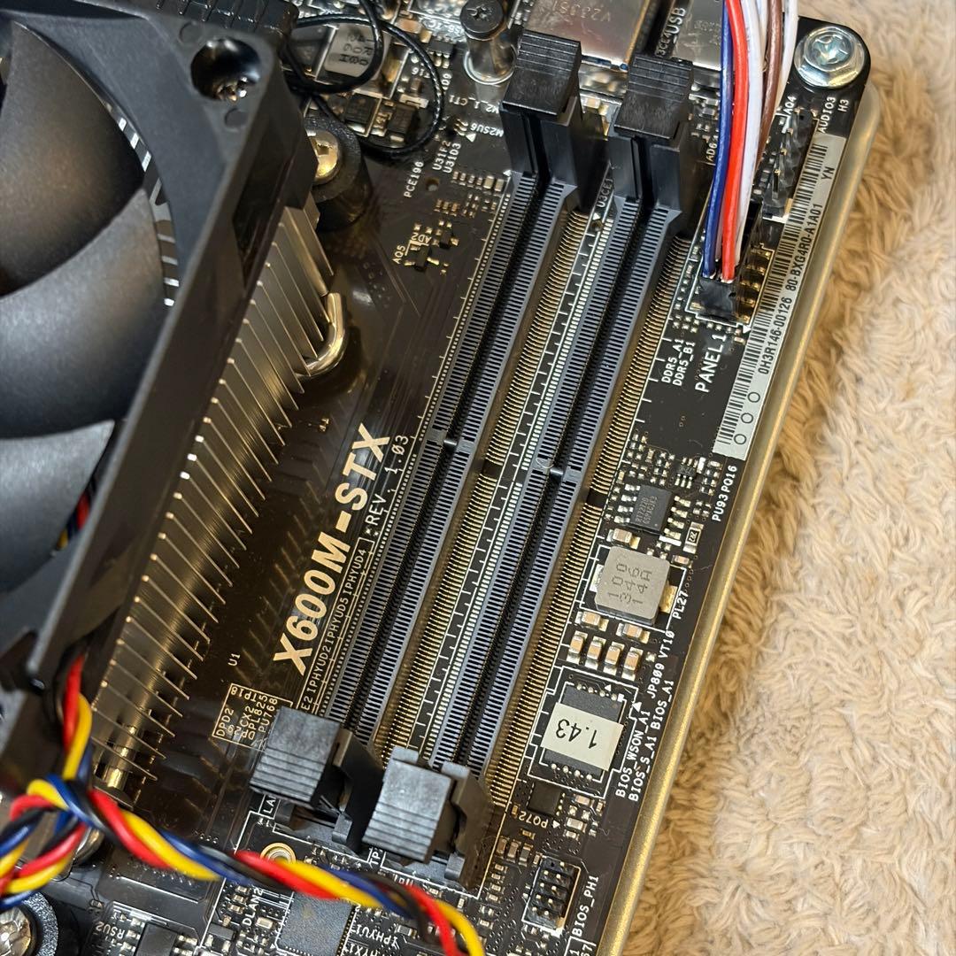 ASRock DeskMini X600 ホワイト ベアボーンキットAM5対応