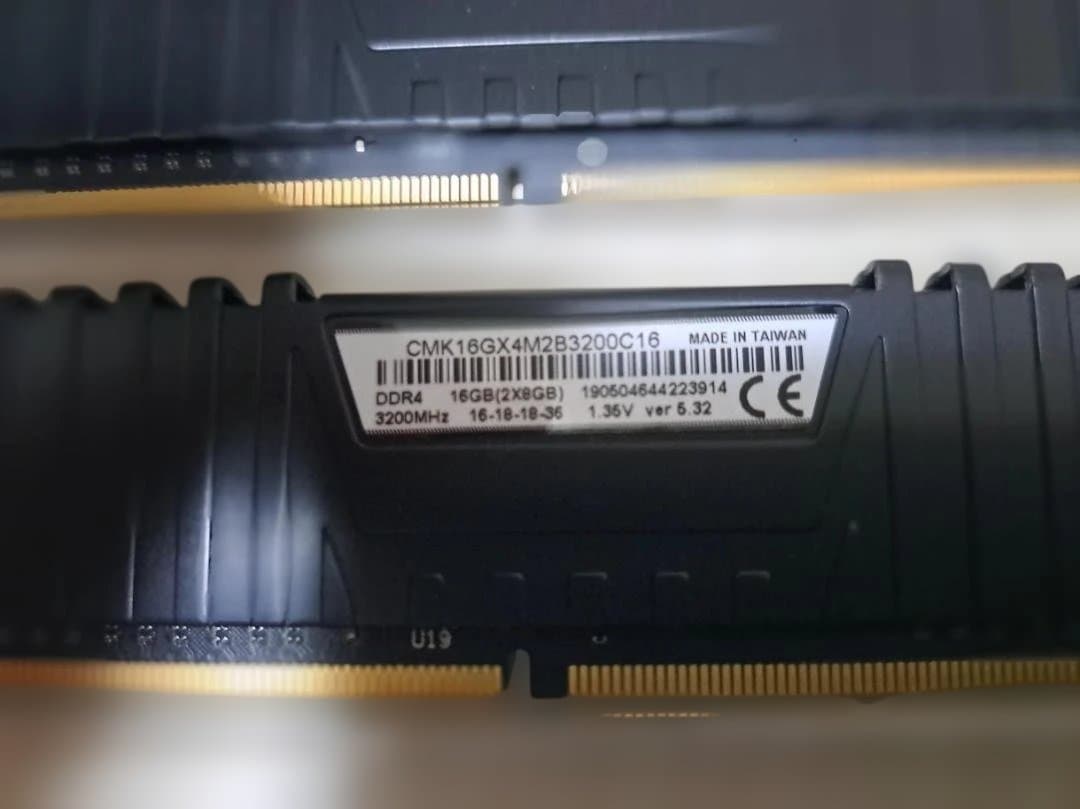 CORSAIR DDR4-3200MHz 16GB (8GB×2枚キット)送料込