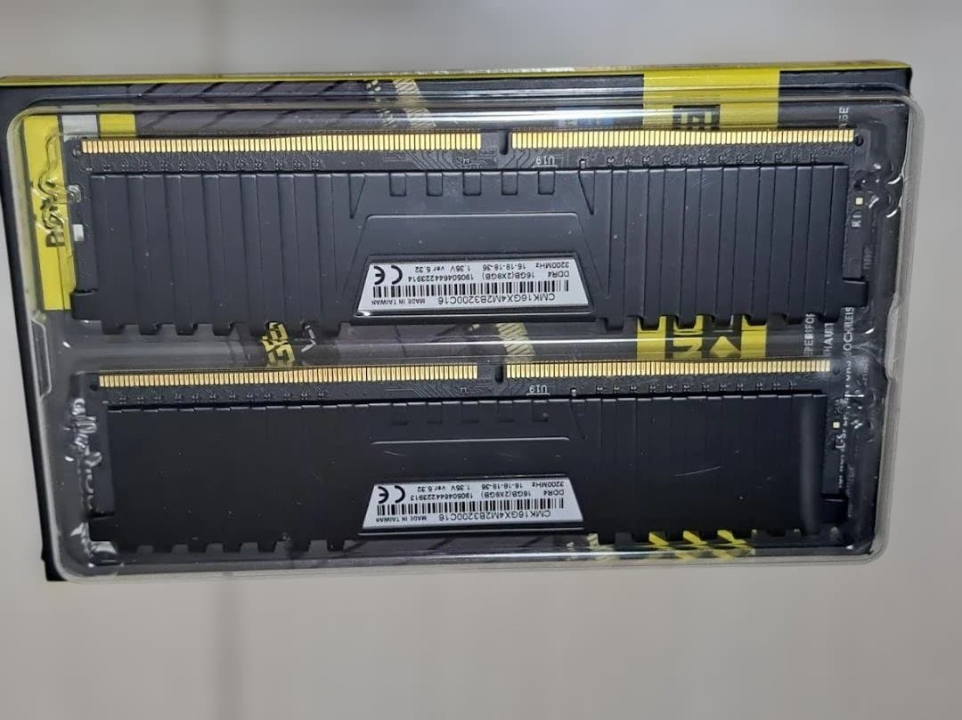CORSAIR DDR4-3200MHz 16GB (8GB×2枚キット)送料込