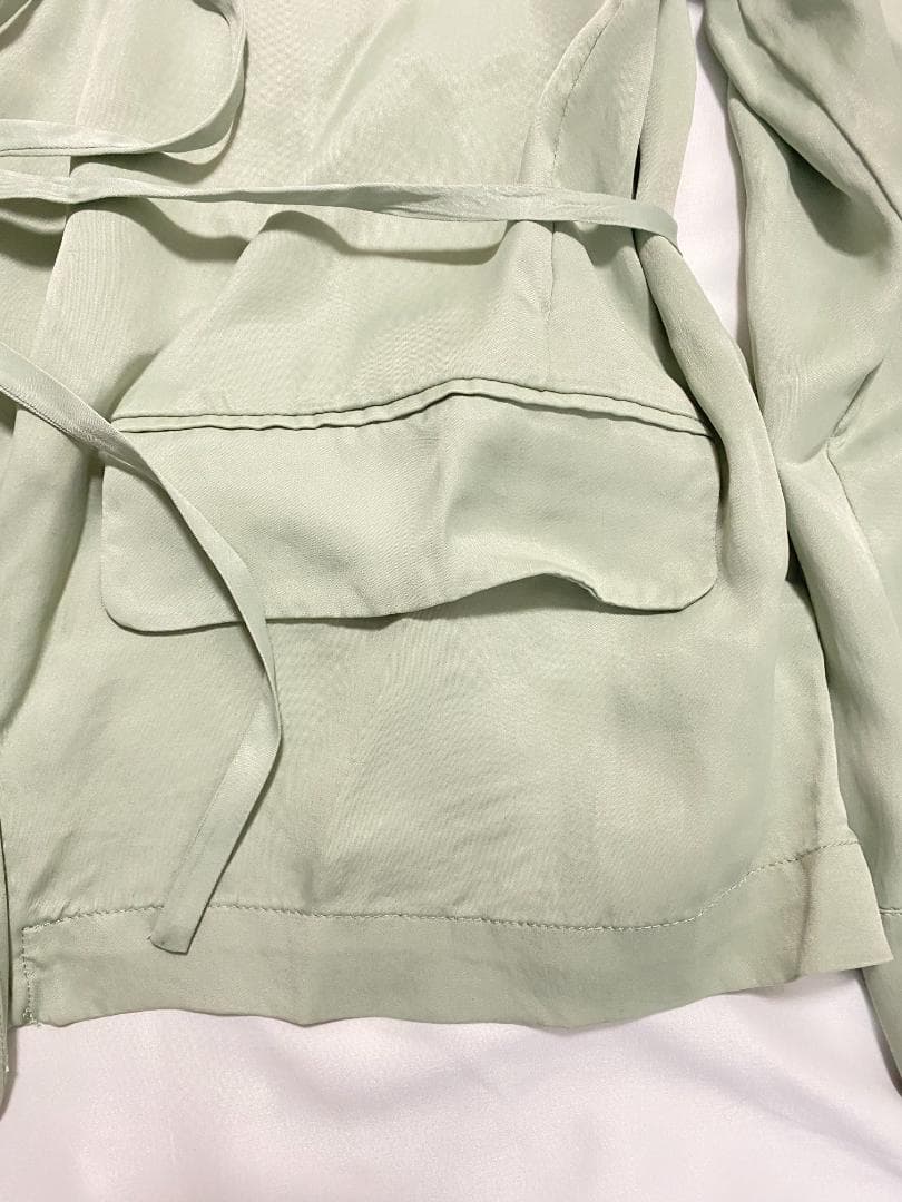 新品 ZARA LIMITED EDITION 流れるようなブレザー 緑色 M