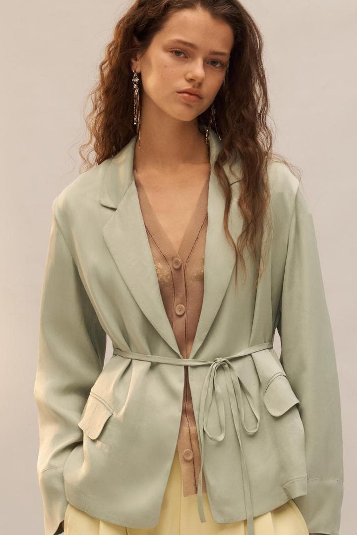 新品 ZARA LIMITED EDITION 流れるようなブレザー 緑色 M
