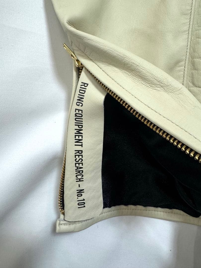 Riding Equipment Research Mustang レザーパンツ