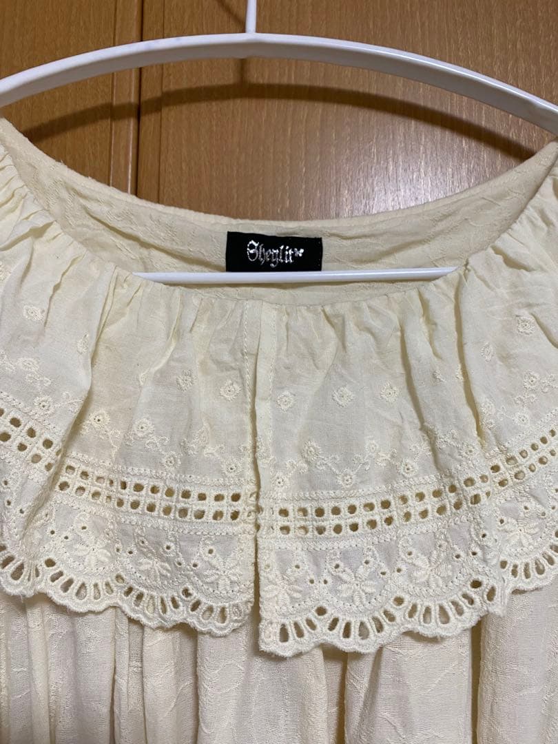 Sheglit / フラワーブーケのレースワンピース 生成り