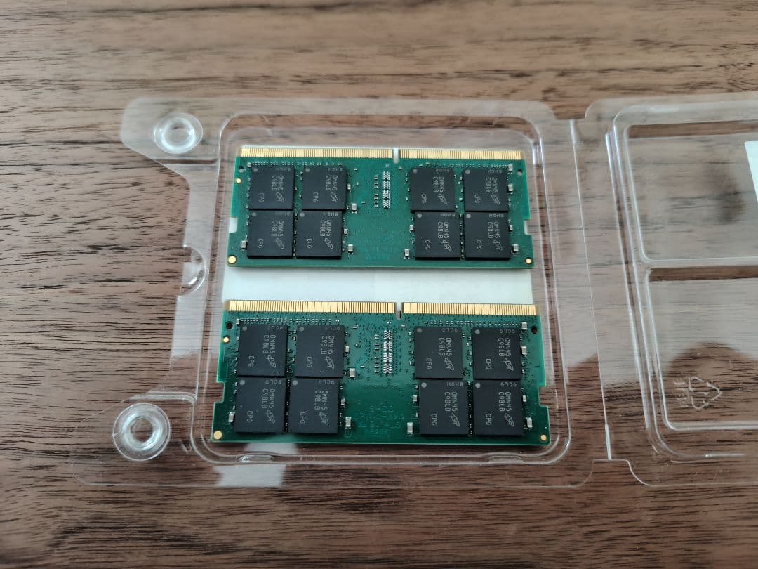 ノートPC用メモリ Crucial DDR4-2400 16GB×2 計32GB