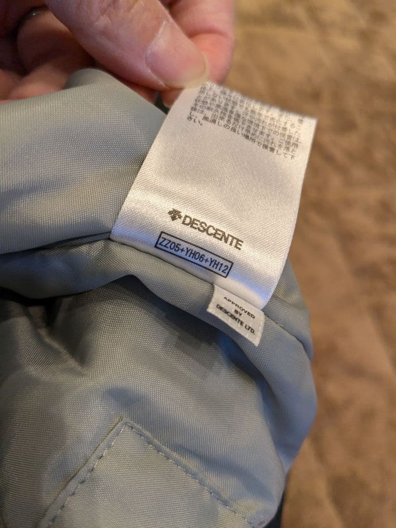 DESCENTE　スキーウェア キッズ　子供　100〜120対応　調整紐あり