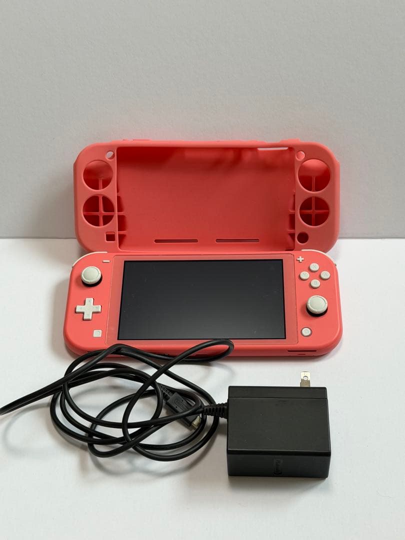 Nintendo Switchライト⭐︎ピンク　シリコンカバー付き