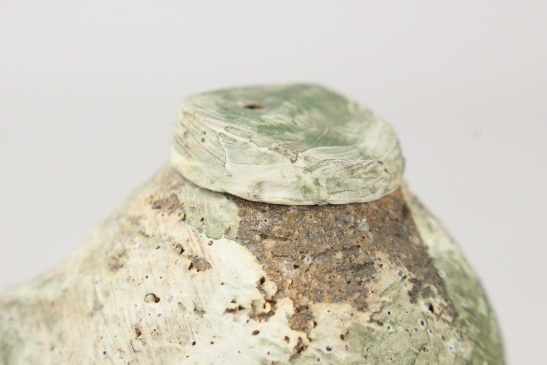 No5544 駒沢博司 造　刻彩注器　高さ14cm 共箱　陶磁器　酒器　送料無料