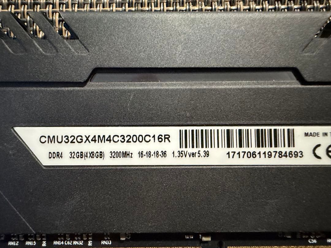メモリー Corsair Vengeance LED DDR4 32GB 3200MHz