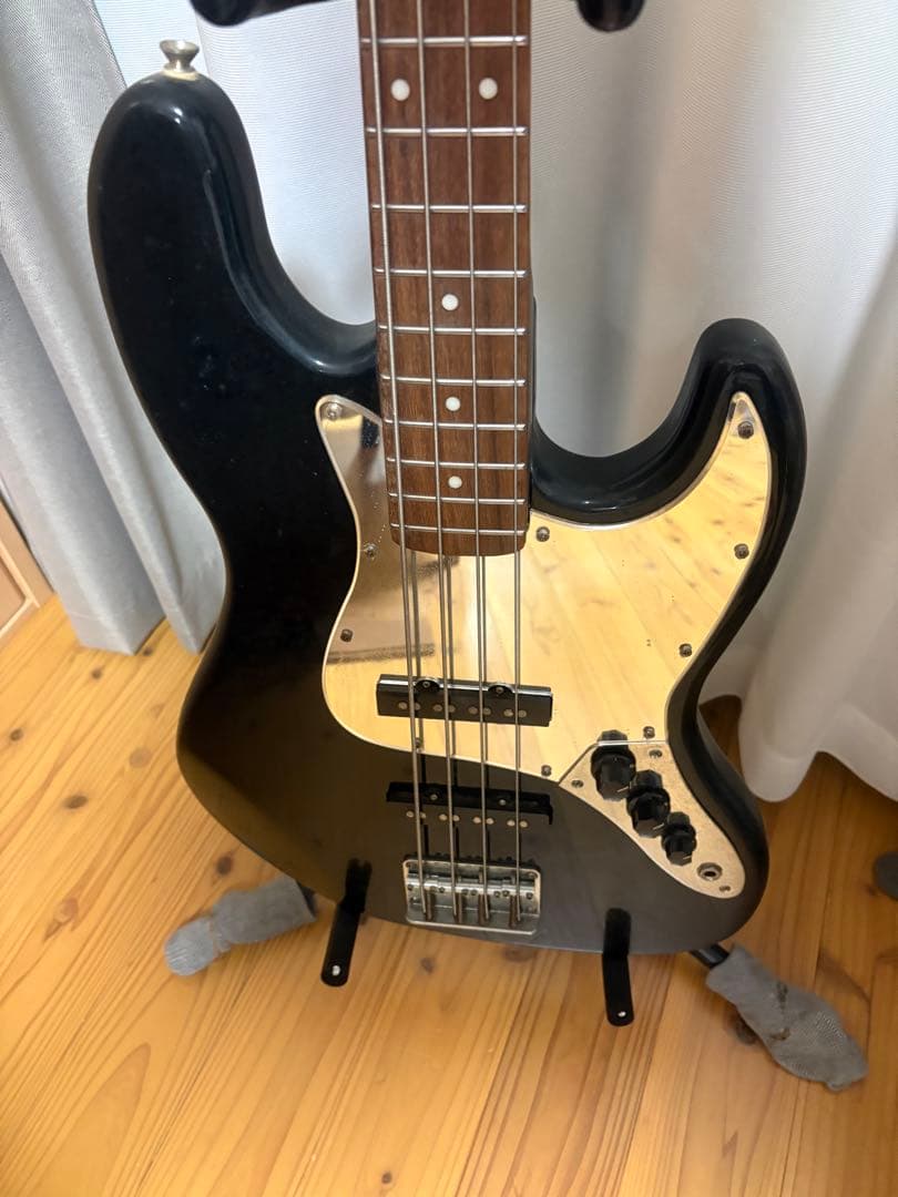 Busker's（バスカーズ）ベース　ジャズベース　シールド、ピック付属