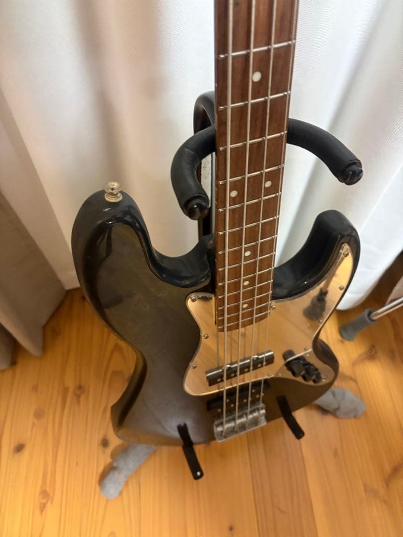 Busker's（バスカーズ）ベース　ジャズベース　シールド、ピック付属