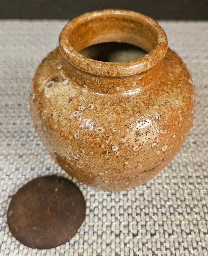 明治時代　古信楽　壺　小壺　茶入れ　花入れ　手造り木製蓋付属　茶道具茶器　花入れ