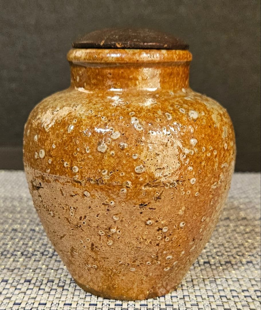 明治時代　古信楽　壺　小壺　茶入れ　花入れ　手造り木製蓋付属　茶道具茶器　花入れ