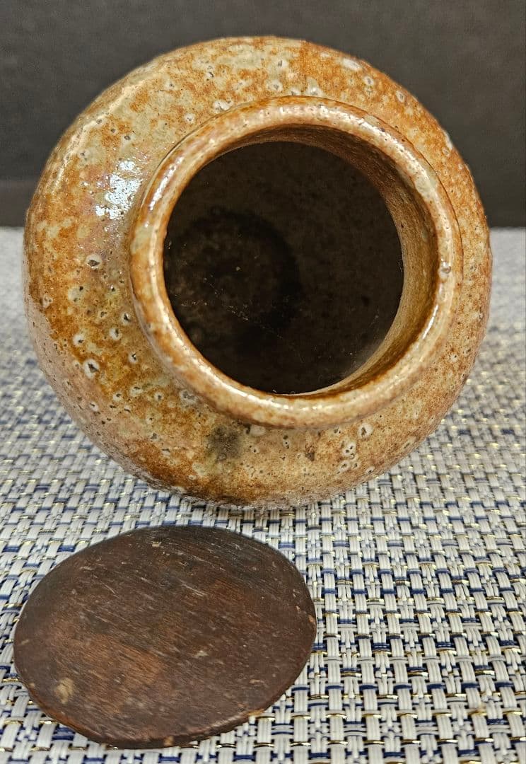 明治時代　古信楽　壺　小壺　茶入れ　花入れ　手造り木製蓋付属　茶道具茶器　花入れ