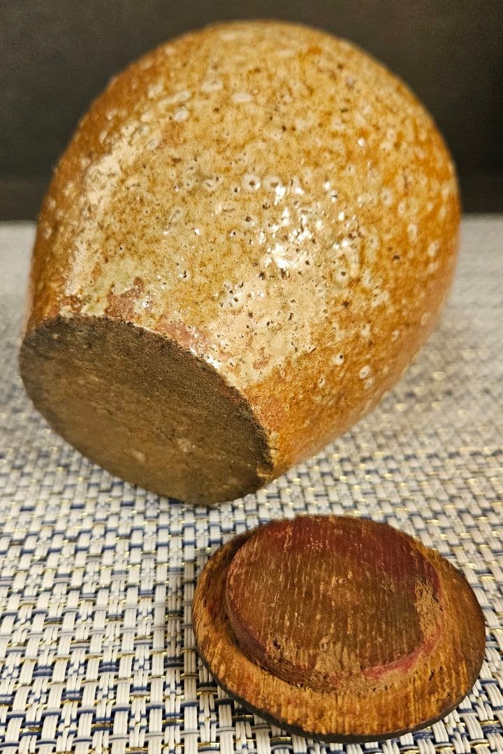 明治時代　古信楽　壺　小壺　茶入れ　花入れ　手造り木製蓋付属　茶道具茶器　花入れ