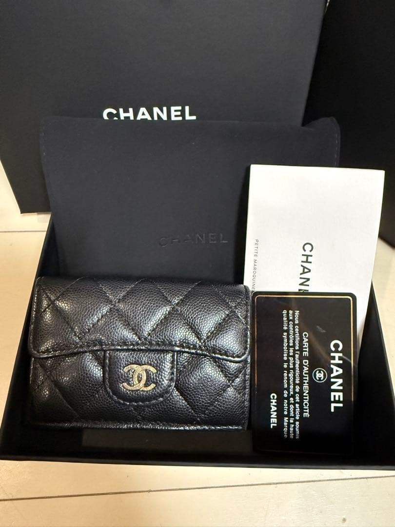 ぽっくん。シャネル CHANEL キャビアスキン マトラッセ 三つ折り財布