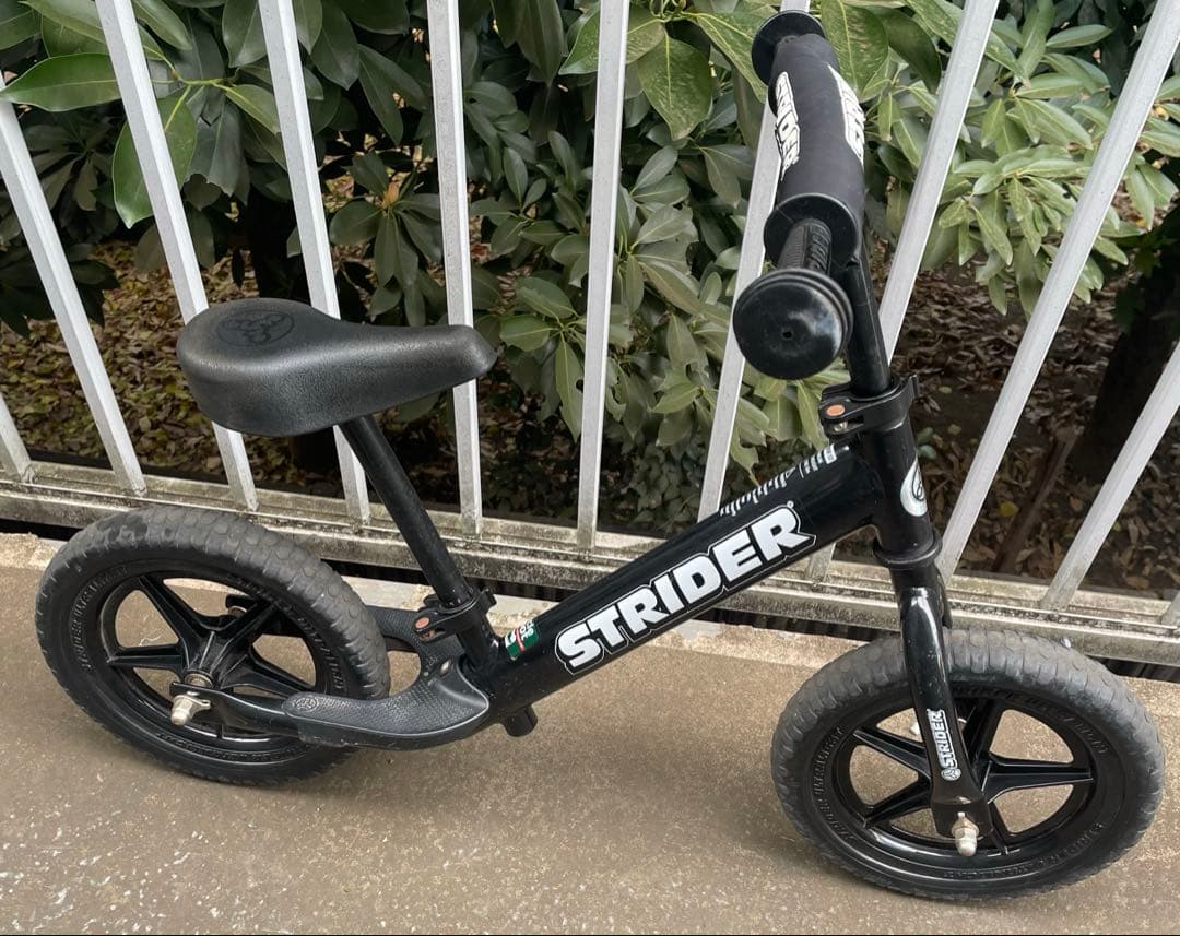 ストライダー STRIDER スポーツモデル 12インチ　ブラック