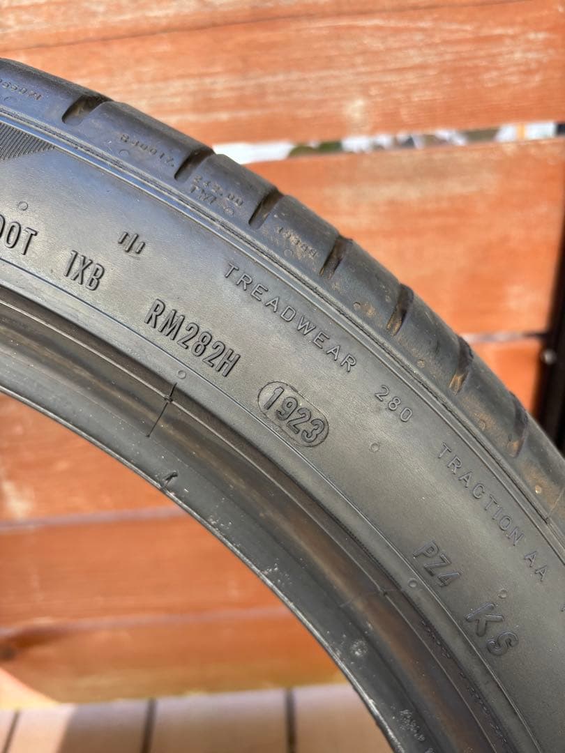 タイヤ・ホイール PIRELLI 255/40R21 P-ZERO