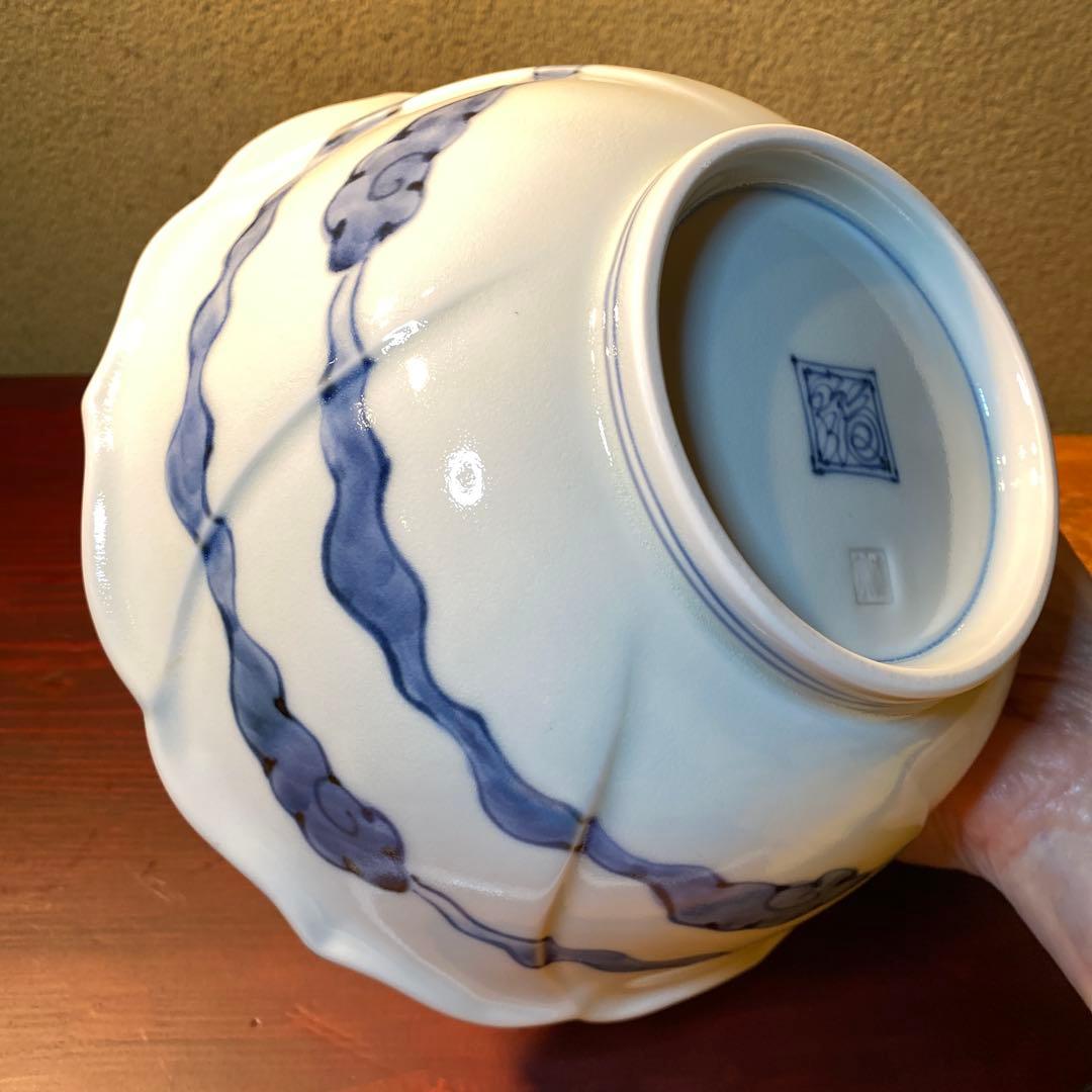 有田焼　福泉窯 青と白の波模様 花びら型ボウル 直径21cm