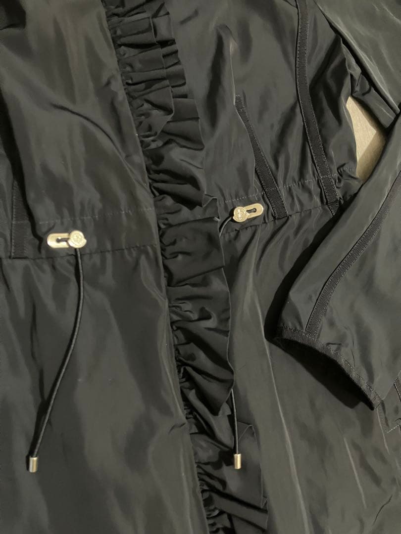 Moncler モンクレール　フリルの素敵なスプリングコート