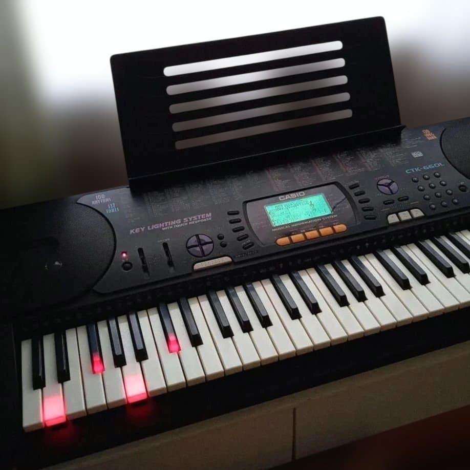 CASIO CTK-660L 光ナビゲーションキーボード(中古)