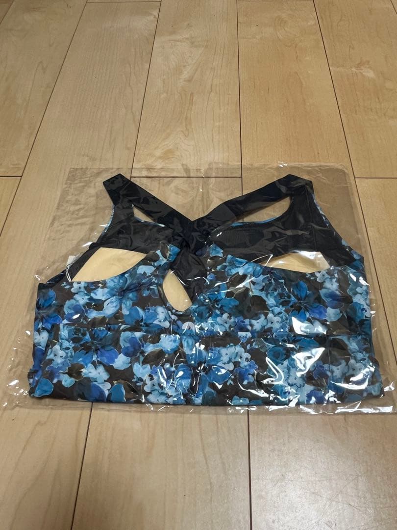 【新品・未使用・タグ付き】SUKALAフルオブフラワークロスブラトップ　Mサイズ
