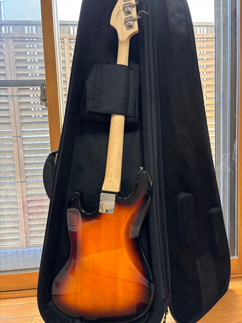 ベース Squier Affinity Jazz Bass