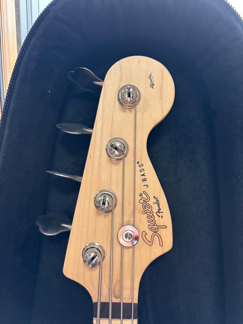 ベース Squier Affinity Jazz Bass
