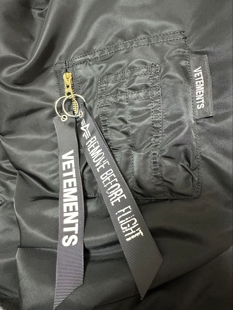 ジャケット・アウター VETEMENTS 18AW Cut-Up Reversible Bomber