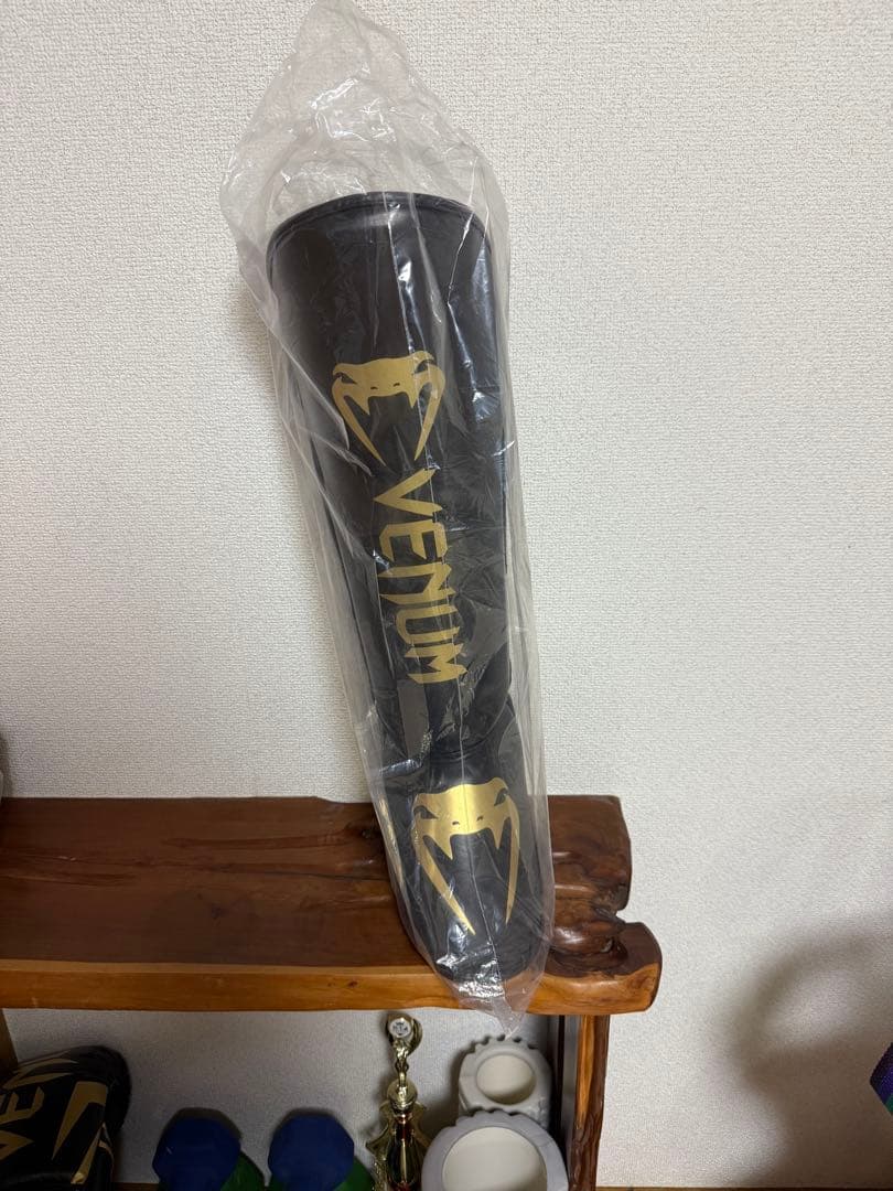 明*郎様 【新品6/18まで！】VENUM キックボクシング レガースL【脛当て