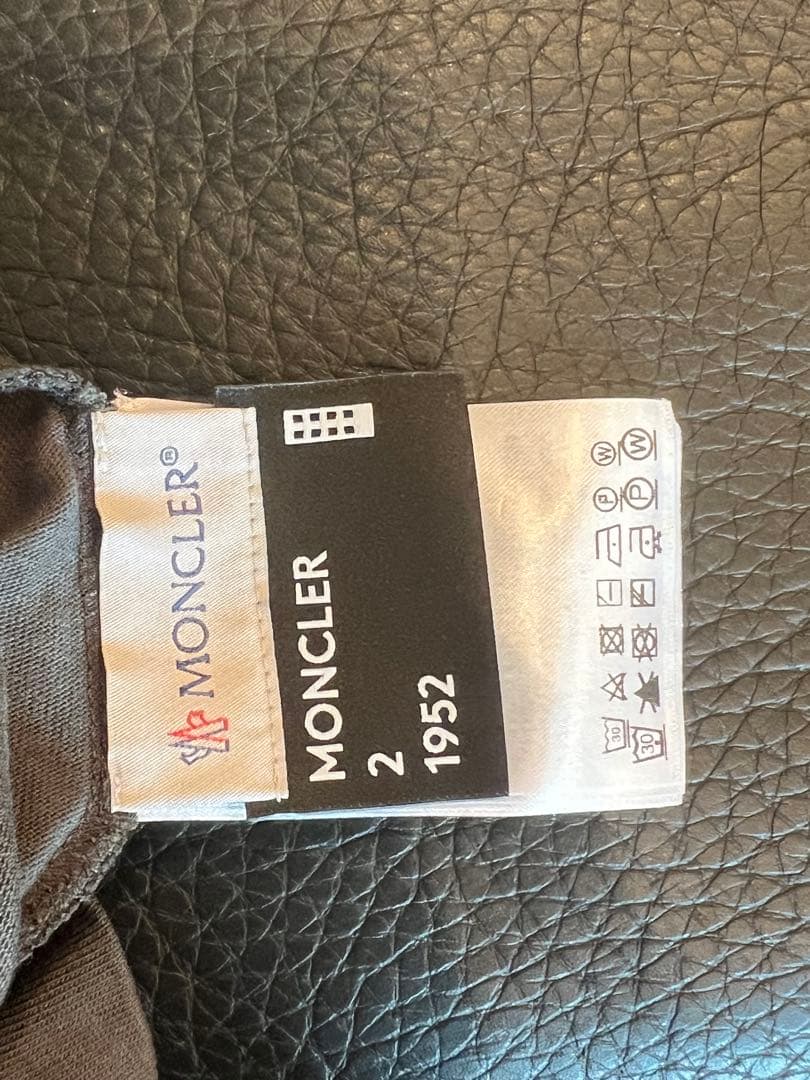 MONCLER ダークグレー Tシャツ