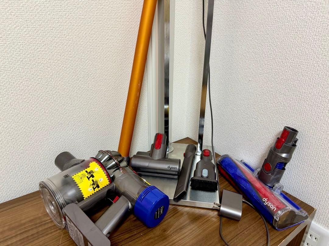 【美品】Dyson ダイソン V8 fluffy SV10 スタンドセット